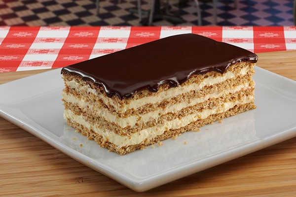 portillos Chocolate eclair Cake